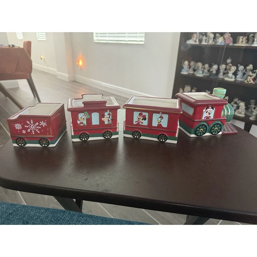 Disney Cheer Mickey Mouse and Friends Holiday Train Bowl Set - Open Box 2020